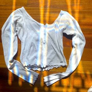 Hollister “Baby Tee” long sleeved. In good condition. White color. Size S.